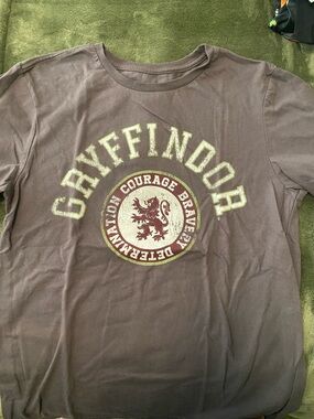 Warner Bros. Gryffindor Graphic Short Sleeve Tee